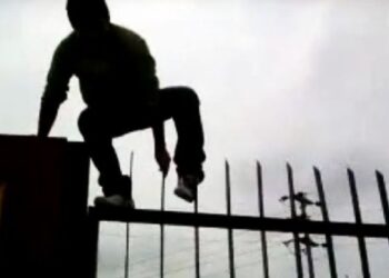 UN VECINO REDUJO A UN DESCONOCIDO QUE ENTRO AL PATIO DE SU CASA CON FINES DELICTIVOS 6 UN VECINO REDUJO A UN DESCONOCIDO QUE ENTRO AL PATIO DE SU CASA CON FINES DELICTIVOS