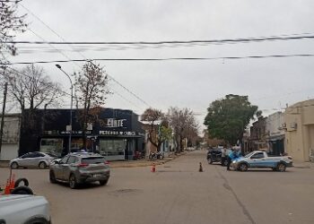 CONDUCTOR ALCOHOLIZADO CHOCÓ Y CONTROL URBANO LE RETUVO EL VEHÍCULO EN BRAGADO 6 CONDUCTOR ALCOHOLIZADO CHOCÓ Y CONTROL URBANO LE RETUVO EL VEHÍCULO EN BRAGADO