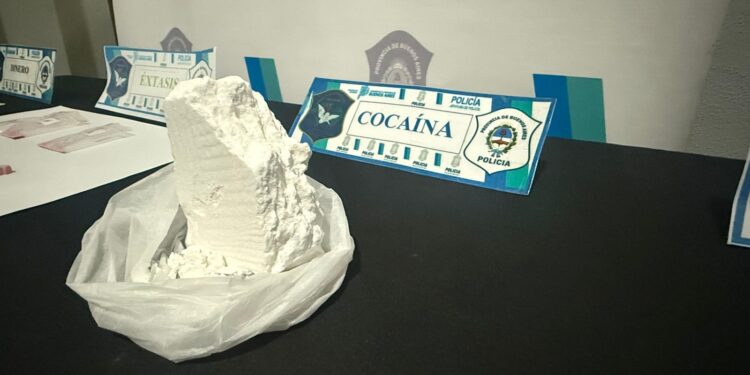 UN DETENIDO CON COCAÍNA Y PASTILLAS DE ÉXTASIS