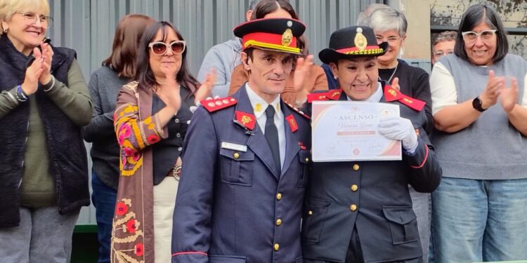 HOMENAJES Y ASCENSOS EN EL ACTO POR EL DIA DEL BOMBEROS VOLUNTARIO
