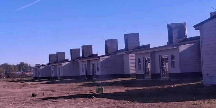 VIVIENDAS EX CÁRITAS: EL MUNICIPIO LLAMO A LICITACION PARA SU TERMINACION