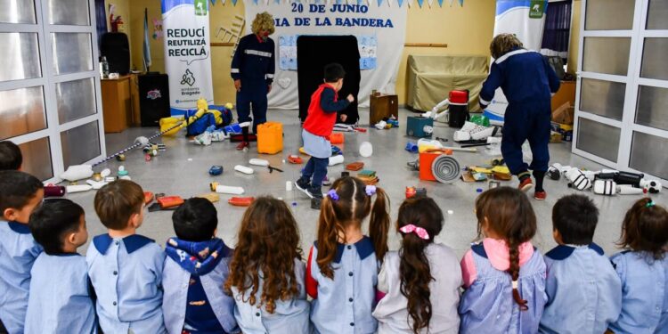 EL PROGRAMA DE EDUCACIÓN AMBIENTAL SIGUE RECORRIENDO LOS JARDINES DE BRAGADO 1 EL PROGRAMA DE EDUCACIÓN AMBIENTAL SIGUE RECORRIENDO LOS JARDINES DE BRAGADO