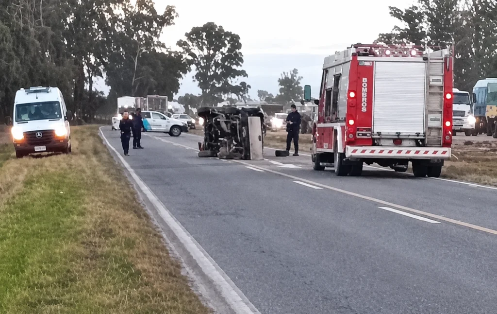 UN HOMBRE Y UNA MUJER, AMBOS DE BRAGADO, MUERTOS TRAS UN VUELCO EN LA RUTA 5 7 vuelco ranger ruta 5 uno