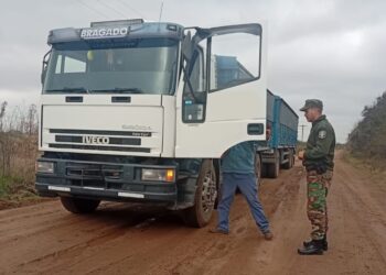 SE INFRACCIONÓ A CAMIONES POR CIRCULAR EN CAMINOS RURALES DENTRO DEL PLAZO DE RESTRICCIÓN