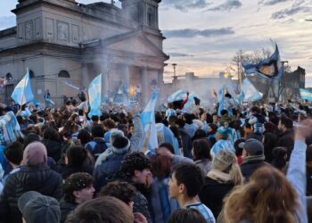 BRAGADO CELEBRO LA CLASIFICACION ARGENTINA Y EL PADRE MARIANO SE HIZO PRESENTE CON LA IMAGEN DE LA VIRGEN