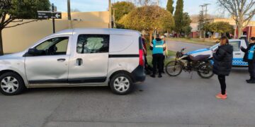 ACCIDENTE EN CALLE SARMIENTO. UN JOVEN RESULTÓ CON HERIDAS LEVES