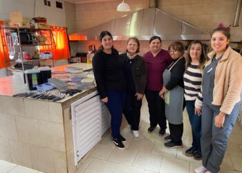 ROTARY CLUB Y LA COOPERADORA HICIERON UN APORTE AL HOGAR DE ANCIANOS SAN LUIS 6 ROTARY CLUB Y LA COOPERADORA HICIERON UN APORTE AL HOGAR DE ANCIANOS SAN LUIS