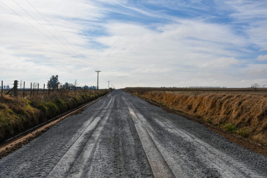 IMPORTANTE AVANCE EN LA OBRA DE CONSOLIDADO DEL ACCESO A IRALA 6 escoria en irala1