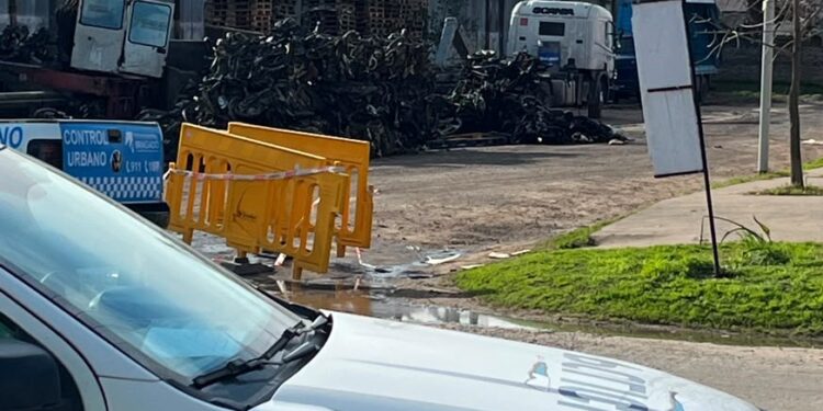 UN INCENDIO DESTRUYÓ MOTOS RETENIDAS Y LA MÁQUINA QUE LAS ESTABA COMPACTANDO 1 UN INCENDIO DESTRUYÓ MOTOS RETENIDAS Y LA MÁQUINA QUE LAS ESTABA COMPACTANDO