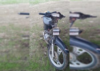 CONTROL URBANO RETUVO UNA MOTO CON NUMERACIÓN ADULTERADA. SU CONDUCTOR LA DEJO ABANDONADA Y SALIO CORRIENDO 7 CONTROL URBANO RETUVO UNA MOTO CON NUMERACIÓN ADULTERADA. SU CONDUCTOR LA DEJO ABANDONADA Y SALIO CORRIENDO