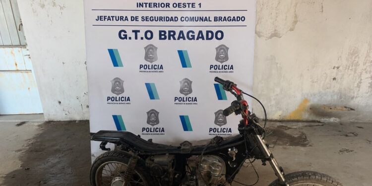 POLICIA SECUESTRO UNA MOTO CON NUMERO DE MOTOR ADULTERADO Y SE CLAUSURO UN TALLER