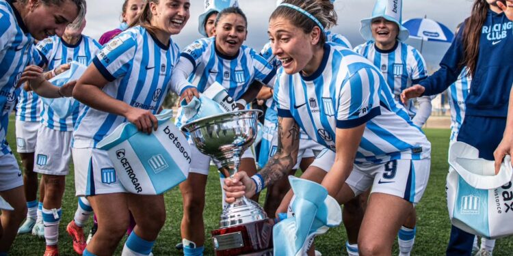 RACING, EL EQUIPO DE LA MECHITENSE ROCIO BUENO, CAMPEÓN POR PRIMERA VEZ DEL FÚTBOL FEMENINO