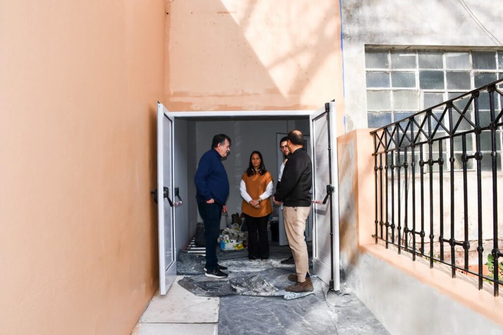 OBRAS EN NUESTROS EDIFICIOS EDUCATIVOS: AMPLIACIÓN Y MEJORAS EN ESCUELA Nº 1 Y ESCUELA DE EDUCACIÓN ARTÍSTICA 7 visita barenghi obra escuela2