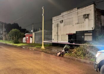UN HOMBRE EN TERAPIA INTENSIVA AL CAERSE DE LA MOTO POR ESQUIVAR UN PERRO