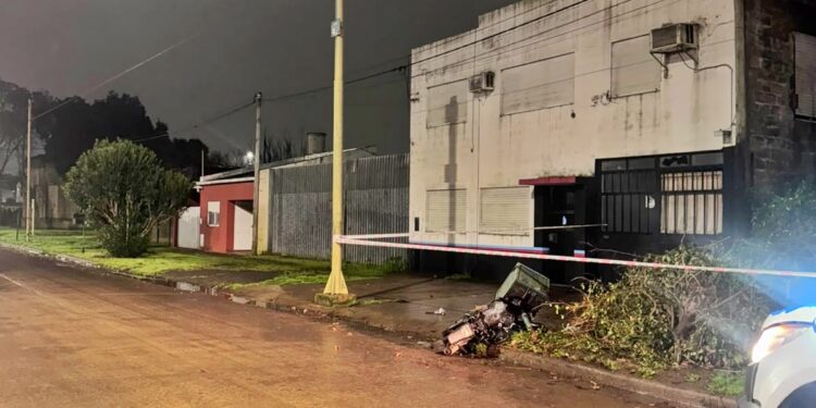 UN HOMBRE EN TERAPIA INTENSIVA AL CAERSE DE LA MOTO POR ESQUIVAR UN PERRO