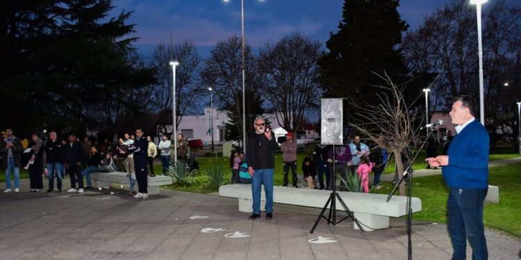 YA ESTÁN ENCENDIDAS LAS NUEVAS LUCES DE LA PLAZA DE O’BRIEN