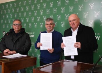 SE FIRMÓ EL CONVENIO PARA FINALIZAR EL COMPLEJO FEDERACIÓN: BRITOS PIDIÓ AL CONCEJO «PENSAR EN EL BENEFICIO PARA TODOS LOS CHIVILCOYANOS» 6 SE FIRMÓ EL CONVENIO PARA FINALIZAR EL COMPLEJO FEDERACIÓN: BRITOS PIDIÓ AL CONCEJO «PENSAR EN EL BENEFICIO PARA TODOS LOS CHIVILCOYANOS»
