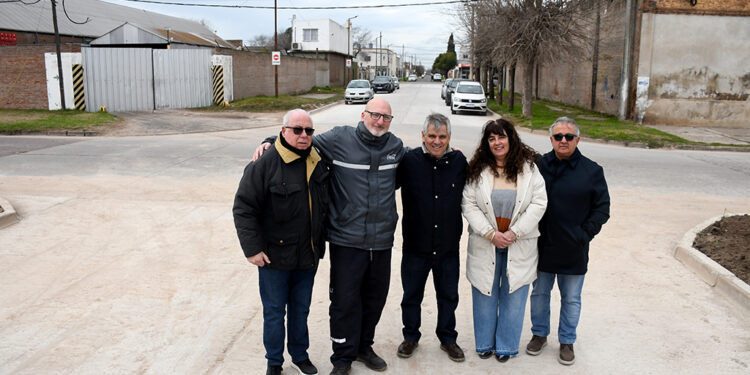 BRITOS PRESENTÓ NUEVAS CUADRAS DE HORMIGÓN EN CHIVILCOY: “A PESAR DE LAS CRÍTICAS SEGUIMOS TRABAJANDO”