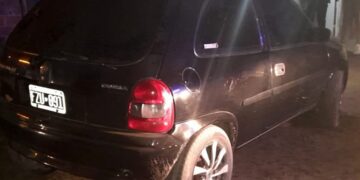 HUYENDO DE UN CONTROL, EMBISTIO UNA INSPECTORA DE TRANSITO. ANTES HABIA LESIONADO A OTRO AGENTE MUNICIPAL