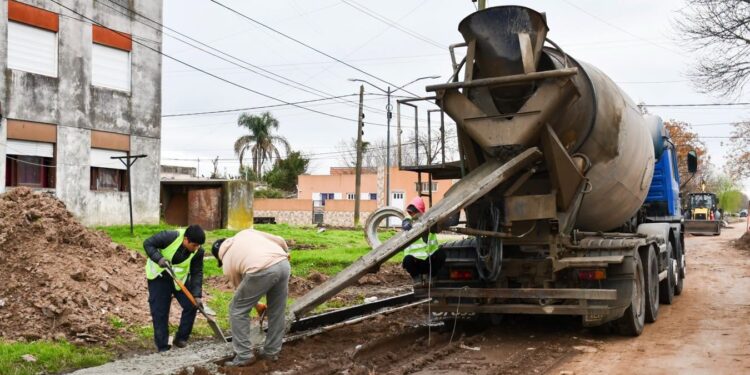 OBRAS PÚBLICAS: CORDÓN CUNETA Y CONSOLIDADO DE CALLES