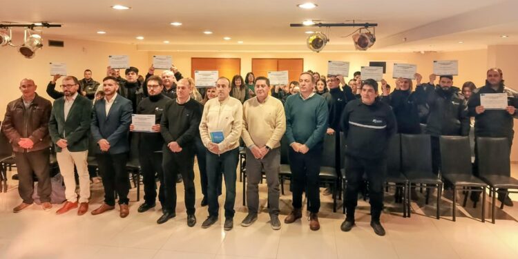 ENTREGA DE DIPLOMAS AL PERSONAL DE MONITOREO Y MULTIAGENCIA