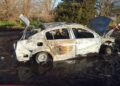 INCENDIO EN UN CAMPO EN WARNES. DESTRUCCIÓN TOTAL DE UN AUTOMÓVIL