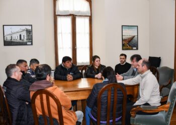 NUEVO ACUERDO CON MUNICIPALES EN PARITARIAS: 12% MAS BONO DE 60 MIL 9 NUEVO ACUERDO CON MUNICIPALES EN PARITARIAS: 12% MAS BONO DE 60 MIL