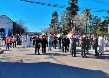 BRAGADO CELEBRÓ A SU SANTA PATRONA CON UNA NUTRIDA PROCESIÓN Y FIESTA POPULAR