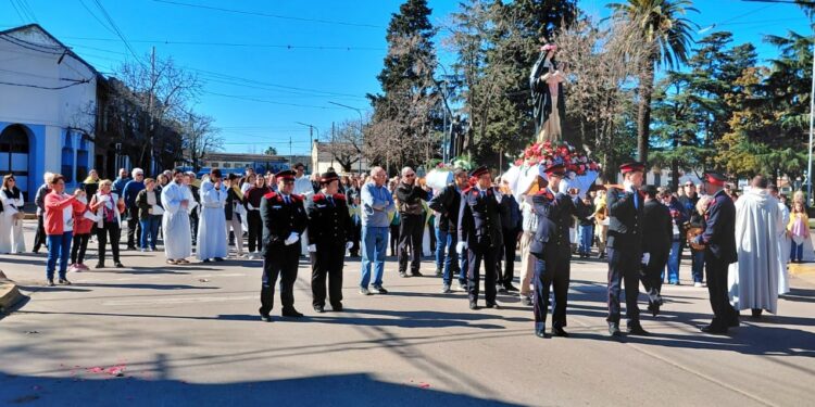 BRAGADO CELEBRÓ A SU SANTA PATRONA CON UNA NUTRIDA PROCESIÓN Y FIESTA POPULAR