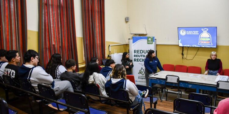 TRAS EL RECESO ESCOLAR, EL MUNICIPIO REANUDÓ LOS TALLERES DE COMPOSTAJE EN LAS ESCUELAS
