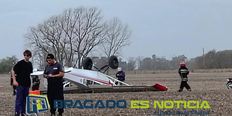 UN AVION CON DOS OCUPANTES CAYO A TIERRA