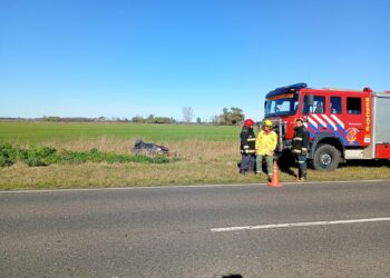 VUELCO EN RUTA 46. EL CONDUCTOR DEL AUTO RESULTÓ ILESO. 7 VUELCO EN RUTA 46. EL CONDUCTOR DEL AUTO RESULTÓ ILESO.