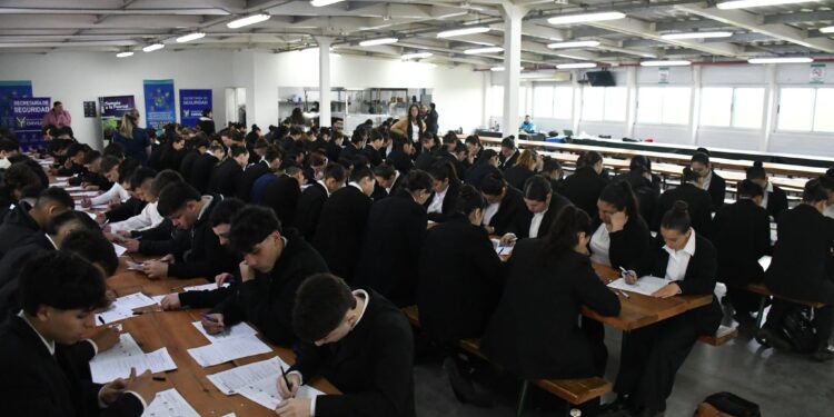 MÁS DE 700 POSTULANTES RINDIERON EL EXAMEN PARA INGRESAR A LA ESCUELA DE POLICÍA DE CHIVILCOY