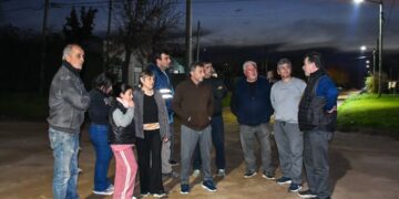 BARRIO EL COMPLEJO: SE ENCENDIERON LAS PRIMERAS LUMINARIAS LED