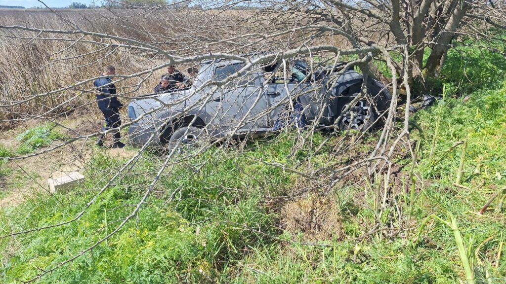 CHOCARON DOS CAMIONETA EN RUTA 46. UNA MUJER FUE TRASLADADA AL HOSPITAL 7 camioneta con fardos choco2