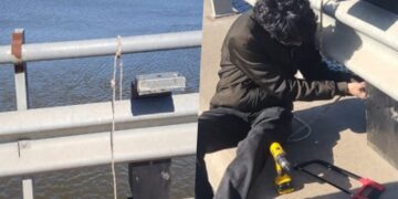 INSTALARON EN EL RÍO SALADO UN NUEVO DISPOSITIVO PARA MONITOREAR EL NIVEL DEL AGUA