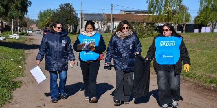 DENGUE : JORNADA DE DESCACHARRADO EN BARRIO PUNTA DEL ESTE