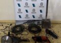UN MENOR APREHENDIDO POR EL ROBO DE HERRAMIENTAS. EN SU CASA HABIA UN CUADRO DE MOTO Y UN MOTOR CON NUMERACION SUPRIMIDA