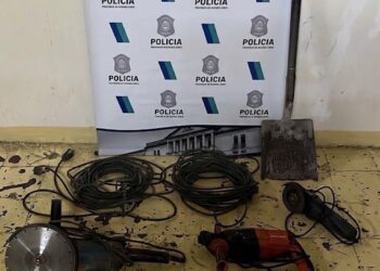 UN MENOR APREHENDIDO POR EL ROBO DE HERRAMIENTAS. EN SU CASA HABIA UN CUADRO DE MOTO Y UN MOTOR CON NUMERACION SUPRIMIDA