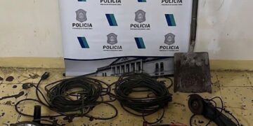 UN MENOR APREHENDIDO POR EL ROBO DE HERRAMIENTAS. EN SU CASA HABIA UN CUADRO DE MOTO Y UN MOTOR CON NUMERACION SUPRIMIDA