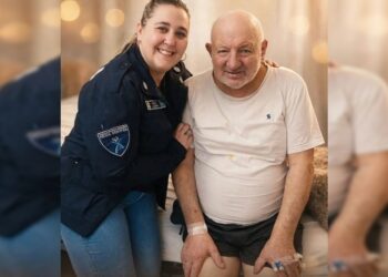 SUFRIO UN PARO CARDÍACO Y LA DECIDIDA INTERVENCIÓN DE UNA MUJER POLICÍA LE SALVÓ LA VIDA 10 SUFRIO UN PARO CARDÍACO Y LA DECIDIDA INTERVENCIÓN DE UNA MUJER POLICÍA LE SALVÓ LA VIDA