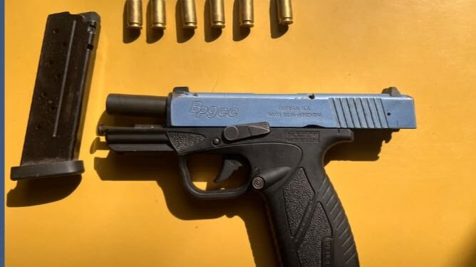 DIO POSITIVO AL TEST DE ALCOHOLEMIA: CONDUCIA UNA MOTO Y LLEVABA UNA 9 MM 1 DIO POSITIVO AL TEST DE ALCOHOLEMIA: CONDUCIA UNA MOTO Y LLEVABA UNA 9 MM
