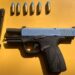DIO POSITIVO AL TEST DE ALCOHOLEMIA: CONDUCIA UNA MOTO Y LLEVABA UNA 9 MM