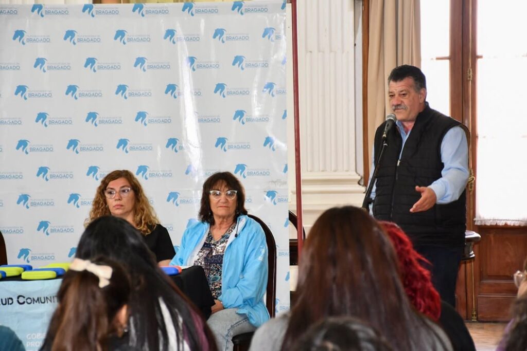 CON 40 ALUMNOS BENEFICIARIOS, EL MUNICIPIO REALIZO ENTREGA DE ANTEOJOS 6 1000445150
