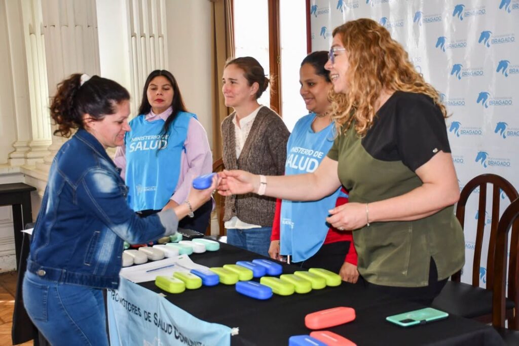 CON 40 ALUMNOS BENEFICIARIOS, EL MUNICIPIO REALIZO ENTREGA DE ANTEOJOS 7 1000445152