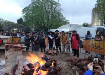 ENCENDIDO DE FOGONES Y APERTURA DE LA MUESTRA ARTESANAL: EL INICIO FORMAL DE LA FIESTA DEL CABALLO