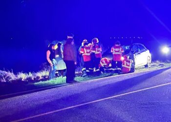 CASI UNA TRAGEDIA. UN AUTO IMPACTÓ UNA CUBIERTA DE CAMION EN RUTA 46.