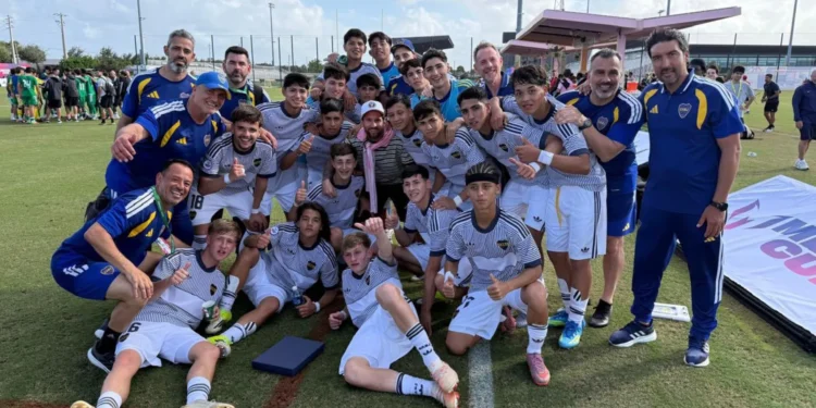 EL BRAGADENSE DIEGO ABELANDO CON EL EQUIPO DE BOCA JUNIORS COMPARTIO MOMENTO CON LEIONEL MESSI