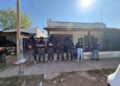 EN UN ALLANAMIENTO POR VENTA DE DROGAS, EL DETENIDO FORCEJEO CON LOS UNIFORMADOS INTENTANDO ARREBATARLE EL ARMA