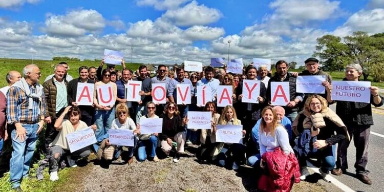 LOS CAMINOS DE LA VIDA. ASI DEFINE LA UCR UNA REUNION DONDE RECLAMARON POR LA RUTA 5
